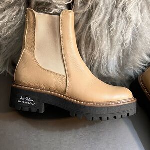 Waterproof! NWOB $180 Sam Edelman Chelsea Lug Boot